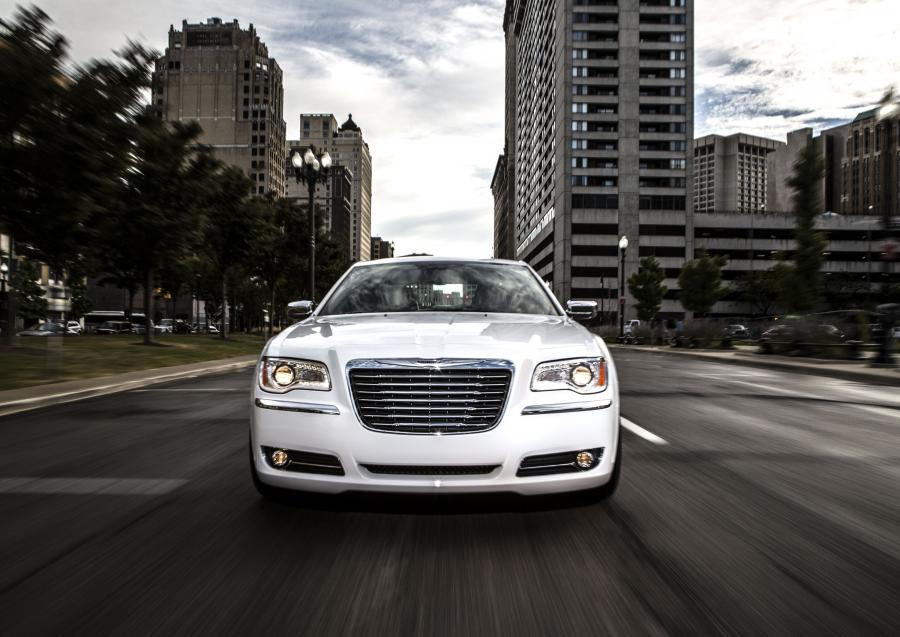  Chrysler 300C Motown Edition 2013 года  (фото 23 из 39)